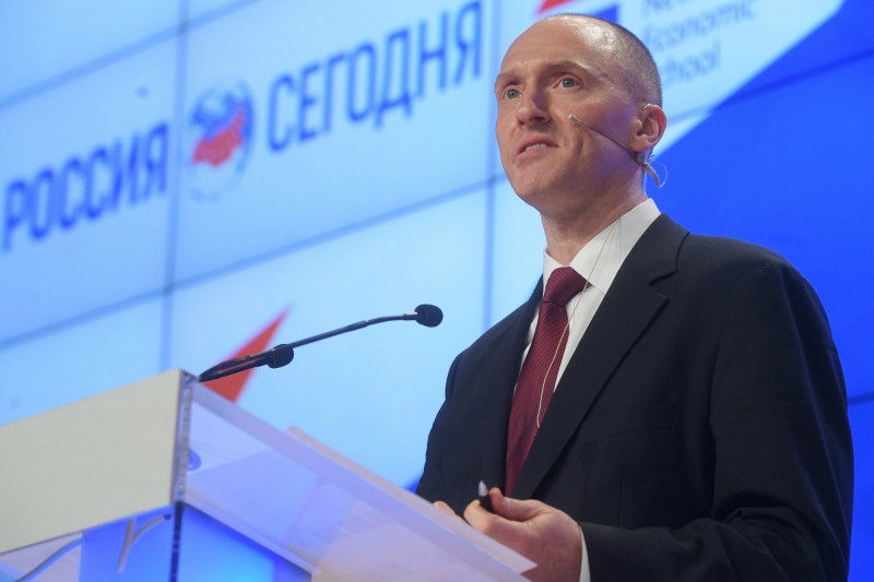 Carter Page je takodje savetovao Donalda Trumpa kao kandidata na predsedničkim izborima u Americi 2016. Trump je morao da se odrekne i njegovih usluga, takodje još u toku izborne kampanje, nakon što su u medijima obelodanjene Pageove veze sa Rusijom.